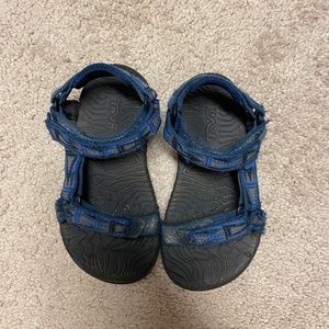 Kids size 9 tevas
